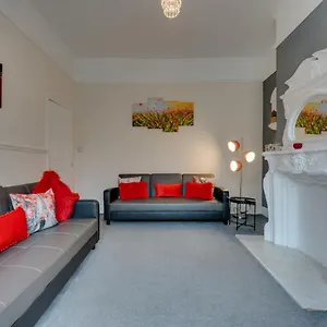 Holiday home Hull Large 4 Bedrooms 8 Beds - Close To A63 Mkm Stadium & Hri, Kingston upon Hull